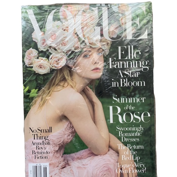 Vogue Magazine Elle Fanning - Picture 1 of 3